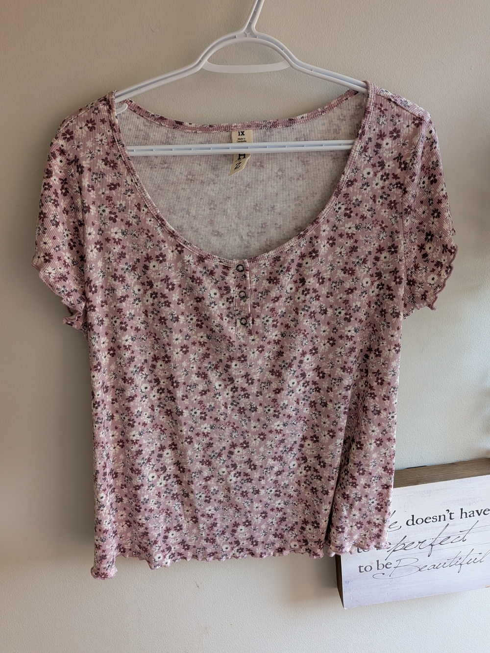 Women’s Plus Size Floral Scoop Neck Short Sleeve Tee - Light Pink